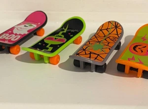 Skate Fingerboards halloween Finger Board Mini Skateboards plastic toys 4 pieces - Picture 1 of 6
