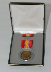 Juego de Presentación de Medallas del Servicio de Defensa Nacional - Guerra del Golfo Vietnam Corea - NDSM - Imagen 1 de 3