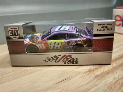 Action Collectables NASCAR 1/64 diecast #18 M&M Fudge Brown Kyle Busch 2021 nuevo en paquete Foto 1 de 4