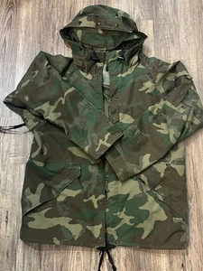 U.S. Army Woodland Camouflage Cold Weather Parka Size Medium-Regular Used - Picture 1 of 16