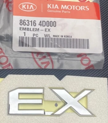 Placa de identificación emblema escotilla trasera EX 2006-2014 Kia Sedona 86316 4D000 OEM NUEVO Foto 1 de 3
