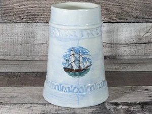 Taza Beer Stein 1981 firmada, gráfico de velero hecho a mano temática náutica 20 oz - Imagen 1 de 5