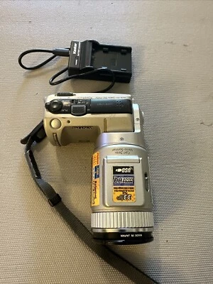 Sony Cyber-Shot DSC-F505 DSC-F505V 2.1 MP 10x Zoom Digital Camera For Parts - Image 1 of 4