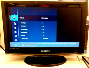 SAMSUNG LE19B450C4W 19 Inch Led TV With Remote & Stand And Original Box & Books - Picture 1 of 5