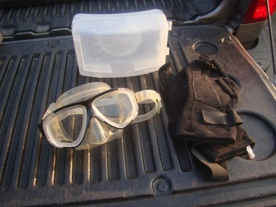 Oceanic Scuba Diving Goggles Mask w/ Case & Oceanic Gloves - Image 1 of 4