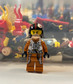 LEGO&reg; Star Wars Poe Dameron Minifigure 75102 &ndash; Pilot Jumpsuit Episode 7