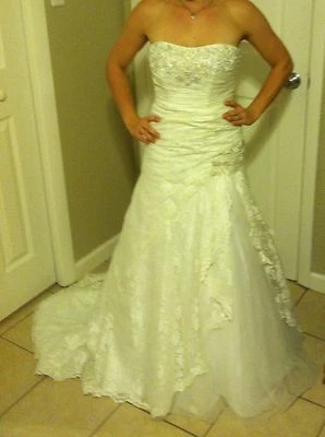 Vestido de novia David sin tirantes talla 0 pequeño blanco roto marfil 0P con encaje Foto 1 de 4