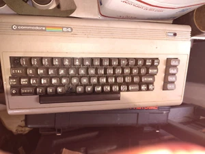 Commodore 64 And 1541 Floppy Disk Drive UNTESTED AS-IS - Afbeelding 1 van 11