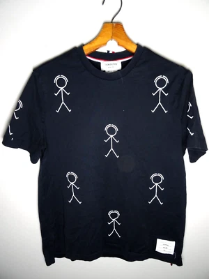 Camiseta Thom Browne Para Hombres Mediana Azul Estampado AOP Diseñador Japón Camiseta Foto 1 de 4