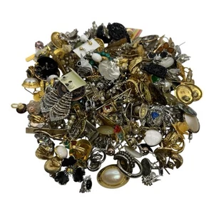Vintage Jewelry Lot – Earrings, Cufflinks & Pins – Wear or Craft – As Is - 2.8lb - Bild 1 von 11