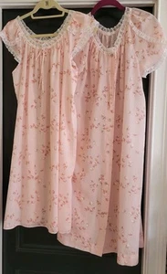 De Colección Komar Camisón Bata Estampado Floral Conjunto de Verano Rosa Floral ENCAJE Algodón M EE. UU. - Imagen 1 de 22