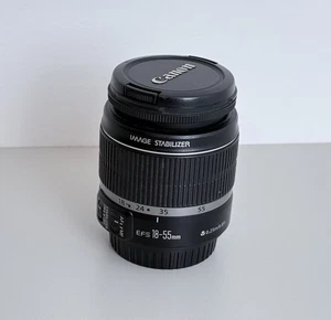 Canon EF-S 18-55mm f/3.5-5.6 IS Objektiv mit Kratzer - Picture 1 of 3