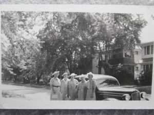 Vintage Five Women With Summer Hats Photograph, Detroit, Michigan 1957 - Picture 1 of 4