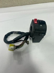 INTERRUPTOR INTERMITENTE MANILLAR LH USADO 09-16 SUZUKI GSXR1000 OEM 37400-47H10 - Imagen 1 de 8