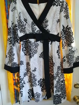 Mini Vestido Vintage Años 60 Mod Gogo Twiggy, Negro y Blanco Floral, Mangas Largas, Talla 8 Foto 1 de 4