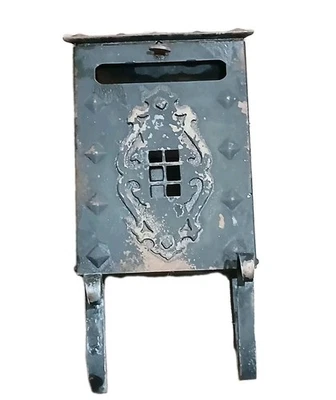 Buzón de montaje en pared vintage estilo colonial/tudor de acero macizo y latón con estante Foto 1 de 4