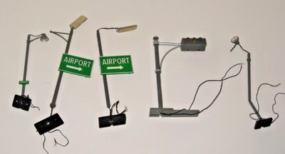 Life-Like HO Scale Realistic Light Ups Lot of 5 Expressway Signs & Lights - Image 1 of 4