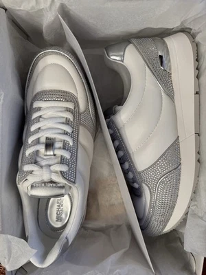 Michael Kors branco e prata “Andi acolchoado treinador” tamanho 8.5 - Imagem 1 de 4