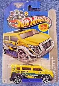 2013 Hot Wheels #15/250 HW City-Rescue SPEEDBOX Yellow Variation w/Pr5 Spoke - Picture 1 of 4
