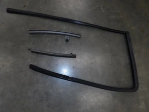 LH DRIVER REAR Door Window Glass Run Channel Jeep Grand Cherokee WJ 1999-2004 - Bild 1 von 2