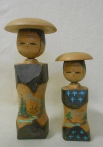 Par de Muñecas Kokeshi de Madera Japonesa De Colección 18cm 13cm/Paisaje NIKKO - Imagen 1 de 7