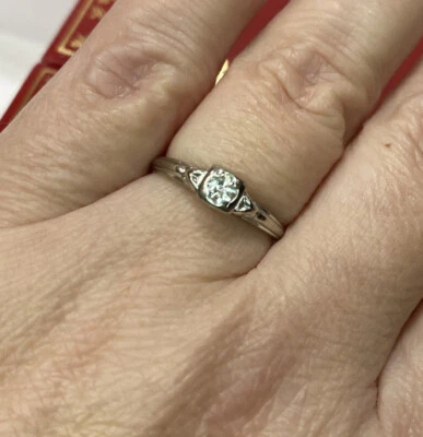 Antiguo anillo de boda solitario vintage de oro blanco de 18k de 1/4 quilate con diamantes VS de 6,5 Foto 1 de 4