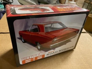 AMT 1/25 1968 Plymouth Road Runner Customizing Plastic Model Kit - Picture 1 of 1