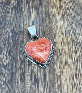 Navajo Handmade Sterling Silver Red Spiny Oyster Shell Heart Shaped Pendant - Picture 1 of 3