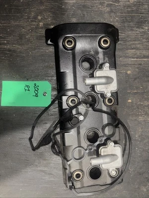 2009 YAMAHA YZF R1 ENGINE TOP END CYLINDER HEAD COVER 14B-11191-00-00 - Image 1 of 3