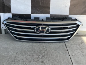 2015 2016 2017 Hyundai Sonata Grill w emblem Used Oem 86350 C200 - Picture 1 of 9