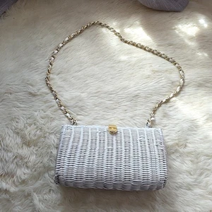 Borsa a tracolla vintage in vimini tracolla catena oro bianco - Foto 1 di 4