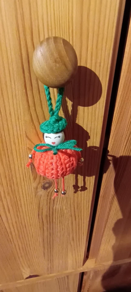 Gehäkeltes Kürbismädchen - Bild 1 von 1