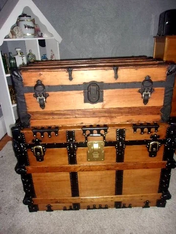Antique Steamer Trunk Cabin Half Trunk Chest Flat top Lock & Key Coffee Table Cover