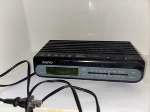 Vintage Sanyo RM5009 AM/FM Digital Dual Alarm Clock Radio TESTED/WORKING - Picture 1 of 3