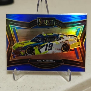 ARIC ALMIROLA 2025 SELECT RACING NASCAR PIT ROAD #197 BLUE PRIZM 169/175 - Bild 1 von 1
