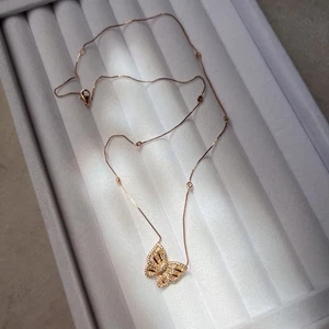 Delicado collar enchapado en oro rosa sobre plata de ley con cristales pavé de mariposas - Imagen 1 de 9