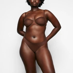 New Women's SKIMS Strapless Mahogany Ultrafine Mesh Scoop Bra Size 46DDD - Picture 1 of 6