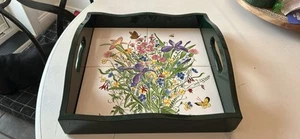 VTG Wooden Serving Tray Green w 4 Ceramic Floral Tiles Flowers Butterfly 13”x13” - Picture 1 of 5