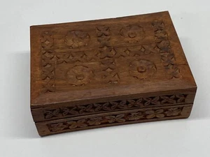Scatola portagioie vintage 7" in legno intagliato a mano intarsiato India Sheesham con cerniera - Foto 1 di 6