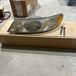 1998 1999 2000 2001 2002 LINCOLN CONTINENTAL LEFT DRIVERS SIDE HEADLIGHT - Picture 1 of 13