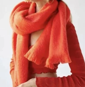 Neu mit Etikett Urban Outfitters Sammi genoppte Decke Schal in rot - Bild 1 von 2