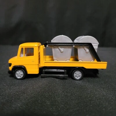 SIKU 2017 Mercedes Vario Kleinmullwagon with Refuse Containers no box (see pics) - Image 1 of 4