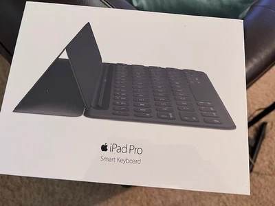 Teclado inteligente Apple iPad Pro para 9,7 pulgadas (MM2L2AM/A) modelo A1772 - NUEVO Foto 1 de 4