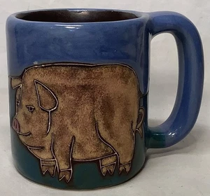 Taza de gres cerámica artística Mara cerdos en granja firmada México 16 OZ - Imagen 1 de 6