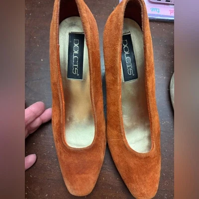 Dolcis Naranja Quemado Gamuza 2.5” Tacones 7.5 Calidad Tranquilo Lujo Fiesta Boho Retro Foto 1 de 4