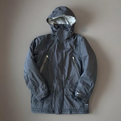 Jaqueta NIKE Fit Casaco Storm Race To Witch Mountain Movie Crew Parka Preta GRANDE - Imagem 1 de 4