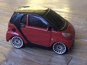 Maisto Smart ForTwo Red/Black 1/64 Diecast Smart Car - Picture 1 of 6