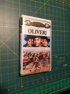 Oliver (VHS, 1998, 30th Anniversary Tribute Edition Clam Shell Duracase) - Picture 1 of 4