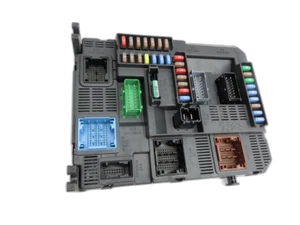 Caja de seguridad central eléctrica módulo BSI unidad de control para Peugeot 2008 I - Imagen 1 de 9