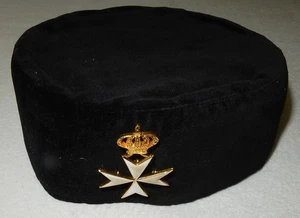 SUPERB MASONIC KNIGHTS OF MALTA PRIOR CAP & BADGE JEWEL FREEMASONRY - Picture 1 of 3